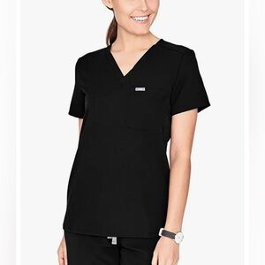 FIGS Clothing Catarina One-Pocket Scrub Top in Navy. Size XS